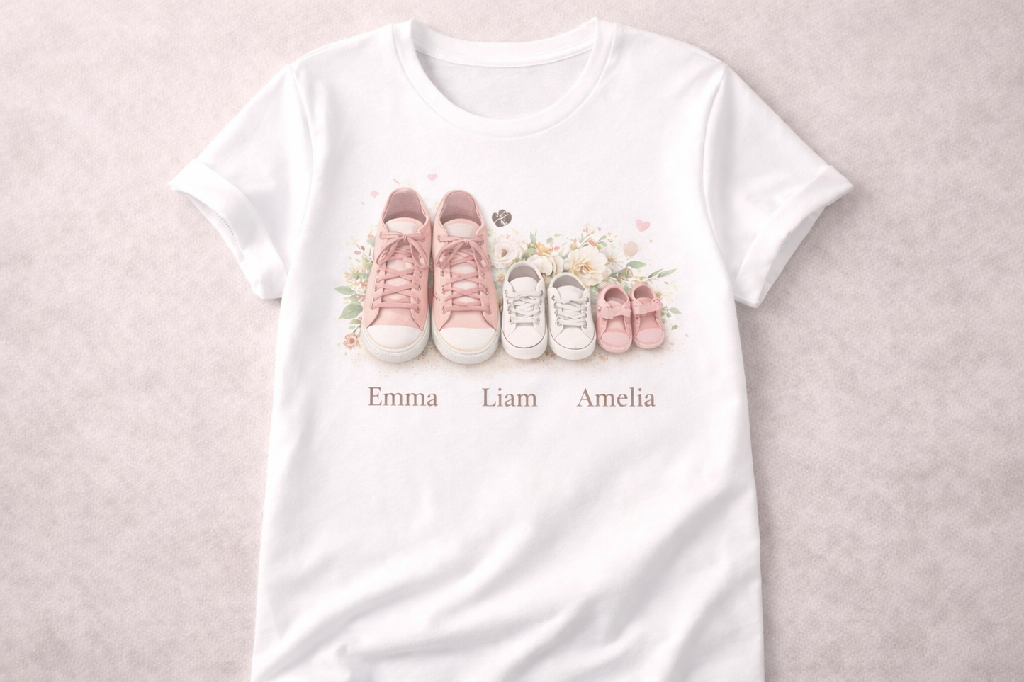 Personalisiertes T-Shirt mit Namen und Schuhmuster