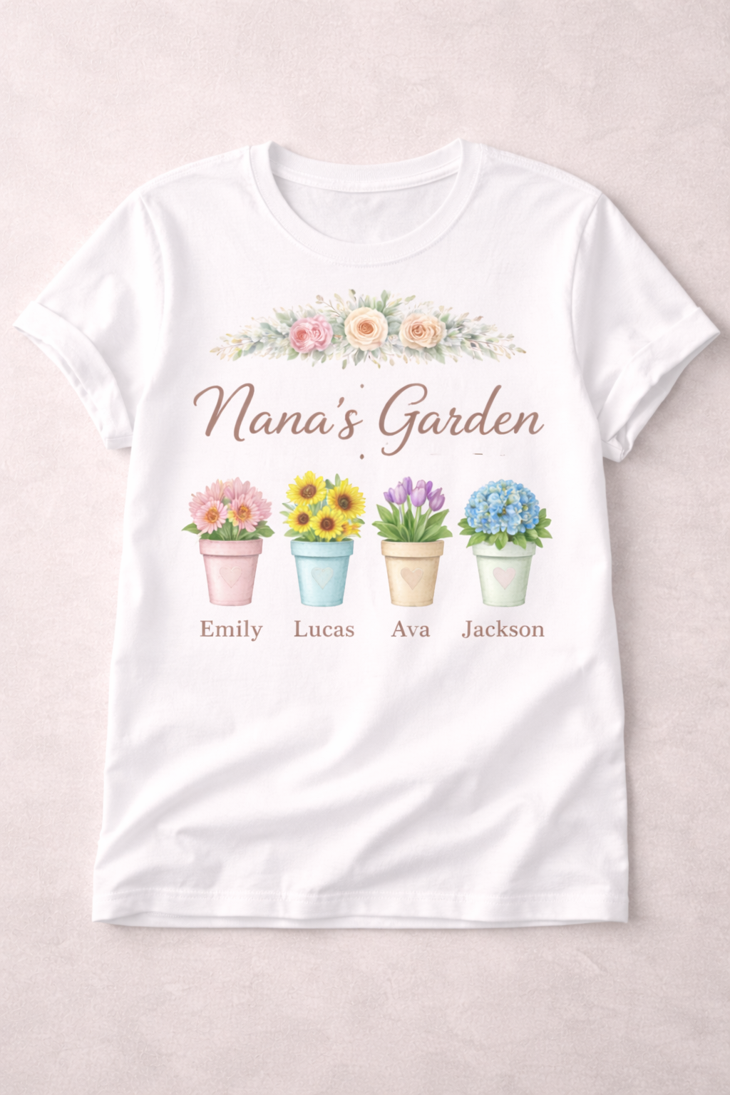 Personalisiertes T-Shirt mit Namen und Blumenmuster