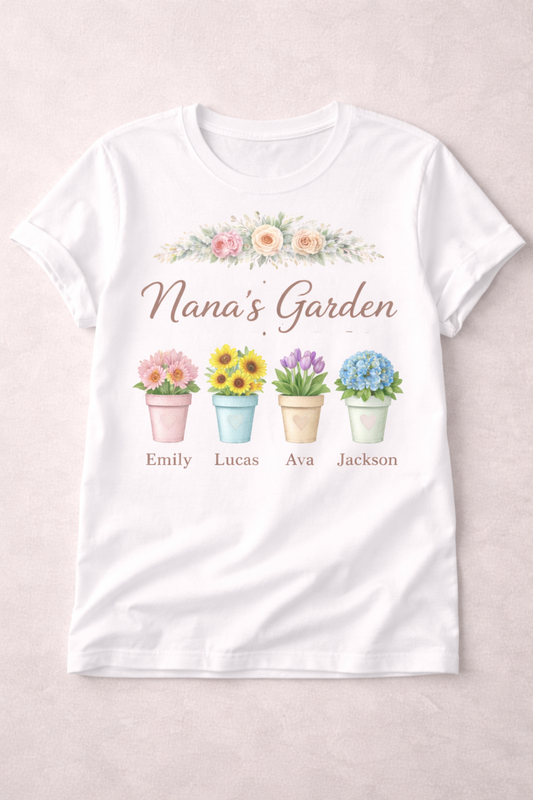 Personalisiertes T-Shirt mit Namen und Blumenmuster
